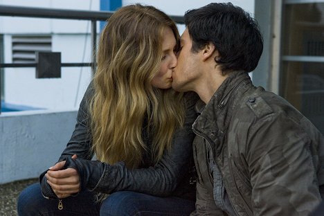 Sarah Carter, Drew Roy - Falling Skies - Love and Other Acts of Courage - Z filmu