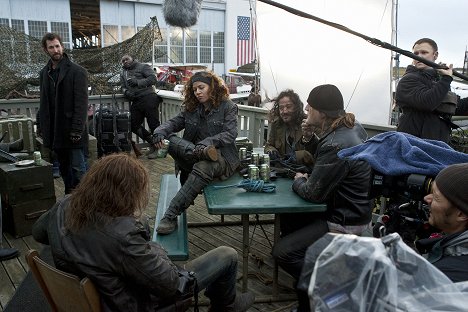 Noah Wyle, Camille Sullivan - Falling Skies - Compass - Making of