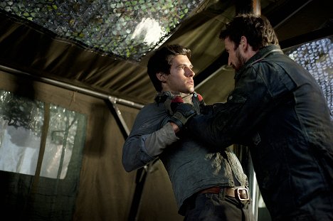 Drew Roy, Noah Wyle - Falling Skies - Shall We Gather at the River - Z filmu