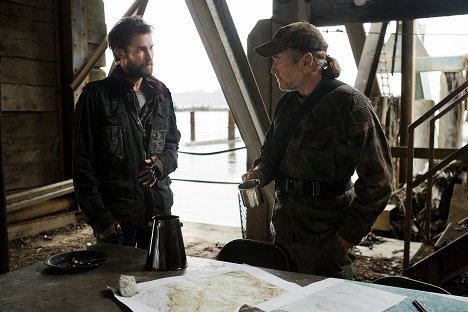 Noah Wyle, Will Patton - Falling Skies - Shall We Gather at the River - De la película