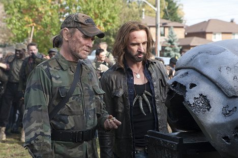 Will Patton, Colin Cunningham - Falling Skies - What Hides Beneath - Photos