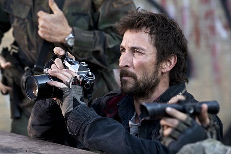 Noah Wyle - Falling Skies - La Face cachée du rampant - Film