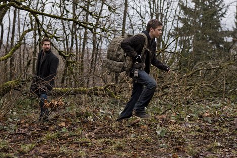 Noah Wyle, Connor Jessup - Éghasadás - Molon Labe - Filmfotók