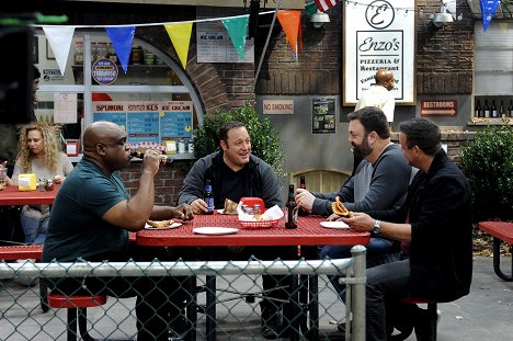 Leonard Earl Howze, Kevin James - Kevin Can Wait - Sleep Disorder - Photos