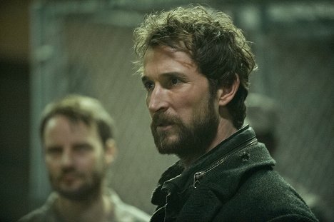 Noah Wyle - Falling Skies - A More Perfect Union - Photos
