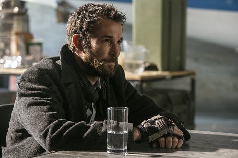 Noah Wyle - Falling Skies - At All Costs - Z filmu