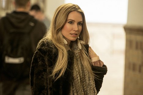 Sarah Carter - Falling Skies - Strange Brew - Van film