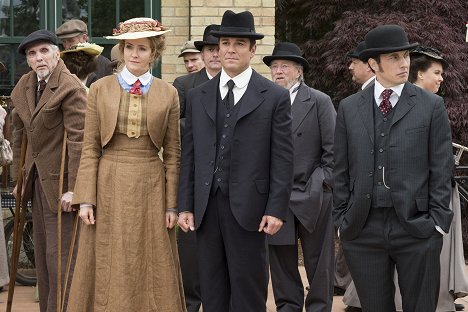 Helene Joy, Yannick Bisson, Jonny Harris - Murdoch Mysteries - The Canadian Patient - De la película