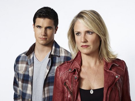 Robbie Amell, Sherry Stringfield - Hornet's Nest - Promoción