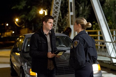 Robbie Amell, Sherry Stringfield - Hornet's Nest - Photos