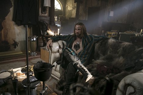 Colin Cunningham - Falling Skies - Ghost in the Machine - Photos