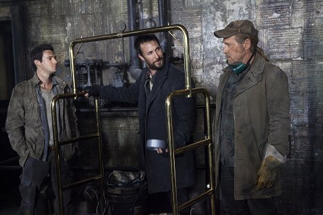 Drew Roy, Noah Wyle, Will Patton - Falling Skies - The Eye - Z filmu