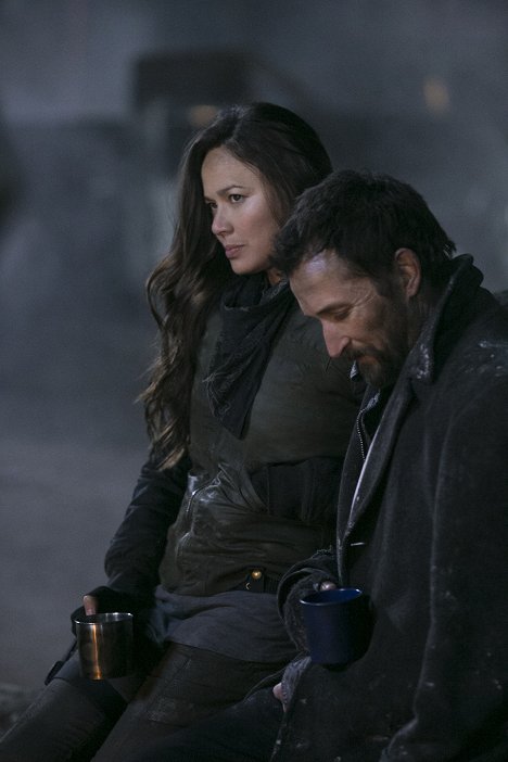 Moon Bloodgood, Noah Wyle - Falling Skies - A Thing with Feathers - Z filmu