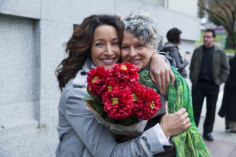 Jennifer Beals, Gabrielle Rose - Proof - Reborn - Van de set