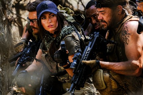 Greg Kriek, Megan Fox, Sisanda Henna, Brandon Auret - La mercenaria (Rogue) - De la película