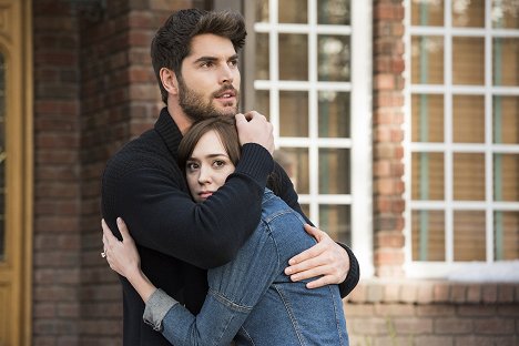 Nick Bateman, Andrea Bowen - A Family for the Holidays - Photos