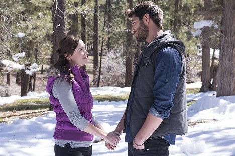 Andrea Bowen, Nick Bateman - A Family for the Holidays - Film