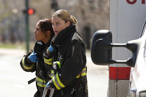 Monica Raymund, Lauren German - Chicago Fire - Real Never Waits - Photos