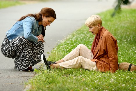 Adéla Gondíková, Daniela Kolářová - Sestřičky Modrý kód - Vítej na palubě - Kuvat elokuvasta