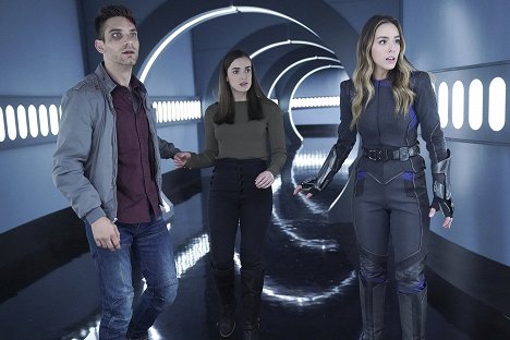 Jeff Ward, Elizabeth Henstridge, Chloe Bennet - Agenti S.H.I.E.L.D. - Konec se blíží - Z filmu