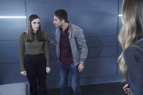 Elizabeth Henstridge, Jeff Ward - Agents of S.H.I.E.L.D. - The End Is at Hand - Photos