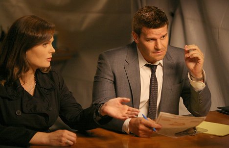 Emily Deschanel, David Boreanaz - Bones - The Hot Dog in the Competition - Photos