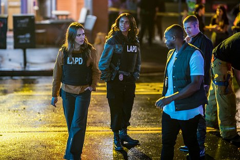 Jessica Alba, Gabrielle Union, Zach Gilford - Policajtky z L.A. - The Lone Ranger - Z filmu