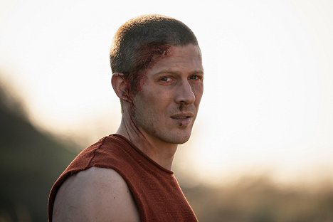 Zach Gilford - L.A.'s Finest - Bad Company - Filmfotos