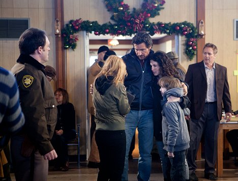 Ed Quinn, Holly Elissa, Ryan Grantham, Roark Critchlow - 12 csapás karácsonyra - Filmfotók