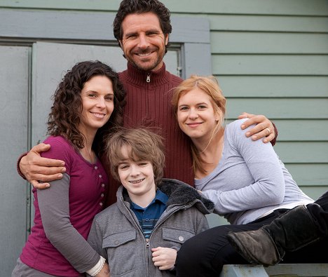 Holly Elissa, Ryan Grantham, Ed Quinn, Magda Apanowicz - The 12 Disasters of Christmas - Promoción