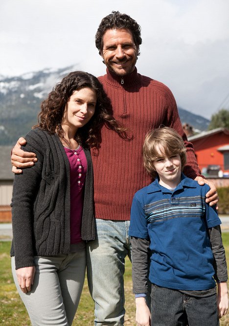 Holly Elissa, Ed Quinn, Ryan Grantham - The 12 Disasters of Christmas - Promoción