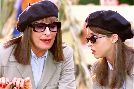 Anjelica Huston, Lacey Chabert - Daddy Day Care - Photos
