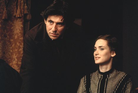 Gabriel Byrne, Winona Ryder - Little Women - Photos