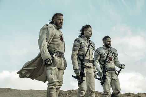 Travis Fimmel, Niamh Algar, Matias Varela - Raised by Wolves - Erinnerungslücken - Filmfotos