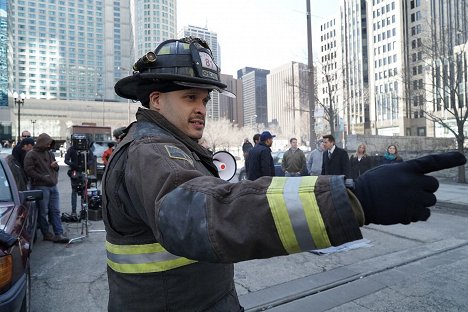 Joe Minoso - Chicago Fire - Pátá kategorie - Z natáčení