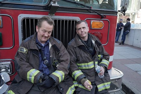 Christian Stolte, David Eigenberg - Chicago Fire - Category 5 - Van de set