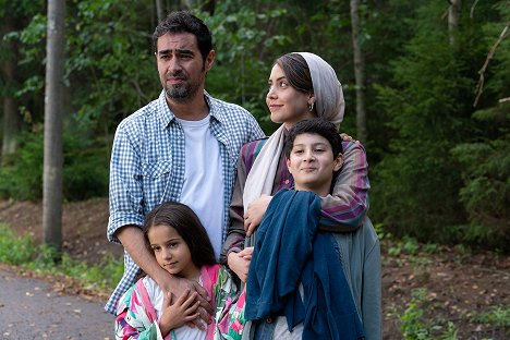 Kimiya Escandari, Shahab Hosseini, Shabnam Ghorbani, Aran-Sina Keshvari - Ensilumi - Kuvat elokuvasta