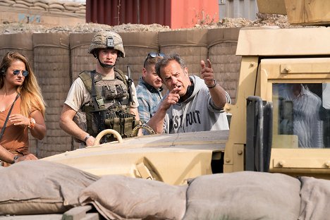 Caleb Landry Jones, Rod Lurie - The Outpost - Van de set