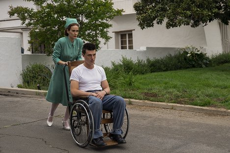 Sarah Paulson, Finn Wittrock - Ratched - Angel of Mercy: Part Two - Van film