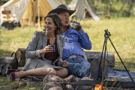 Wendy Moniz, Kevin Costner - Yellowstone - Zpátky do Kalifornie - Z filmu