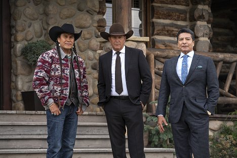 Moses Brings Plenty, Kevin Costner, Gil Birmingham - Yellowstone - Cowboys and Dreamers - Tournage