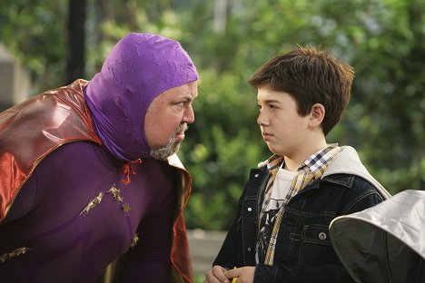 Mike Hagerty, Bradley Steven Perry - Good Luck Charlie - Baby Come Back - Photos
