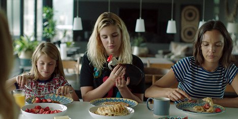 Abigail Pniowsky, Sophie Nélisse, Jodi Balfour - The Rest of Us - Filmfotók