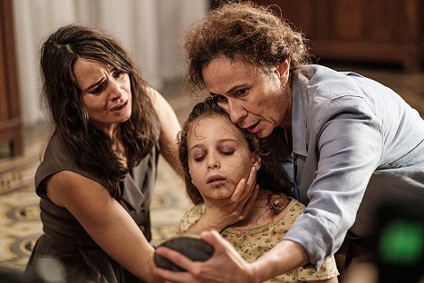 Mía Maestro, Giulia Patrignani, Mariella Lo Sardo - El vínculo - De la película