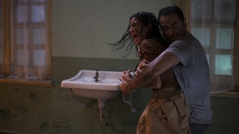 Shenina Cinnamon, Ario Bayu - Ratu Ilmu Hitam - De la película