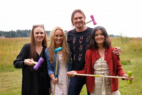 Katri Niskanen, Marja Hintikka, Mikko von Hertzen, Vilma Melasniemi - Villa Hintikka - Werbefoto