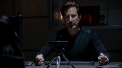 Henry Ian Cusick - MacGyver - Right + Wrong + Both + Neither - Photos