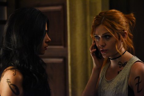 Emeraude Toubia, Katherine McNamara - Shadowhunters: The Mortal Instruments - Parabatai Lost - Photos