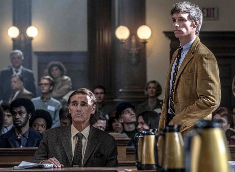 Mark Rylance, Eddie Redmayne - The Trial Of The Chicago 7 - Filmfotos