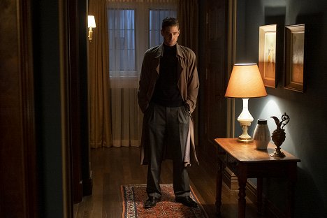 Oliver Jackson-Cohen - The Haunting - The Haunting of Bly Manor - Photos